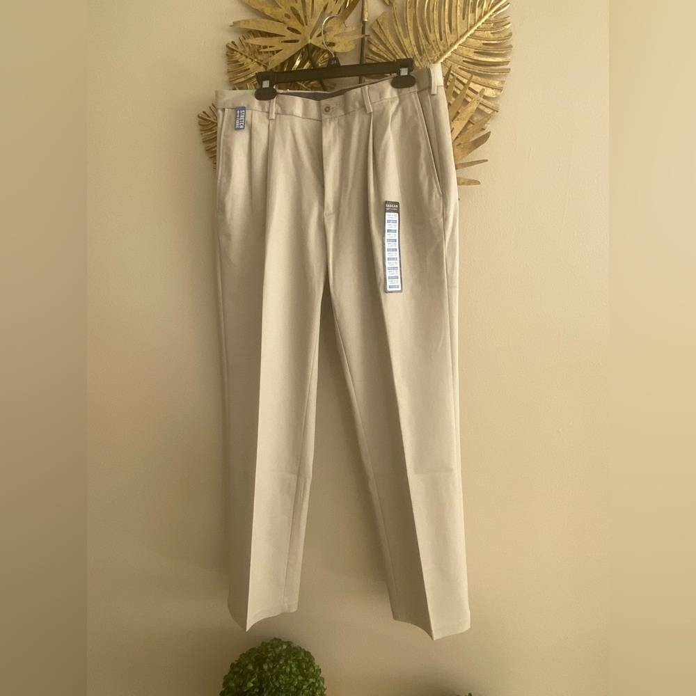 Haggar Men's Light Khaki Chinos